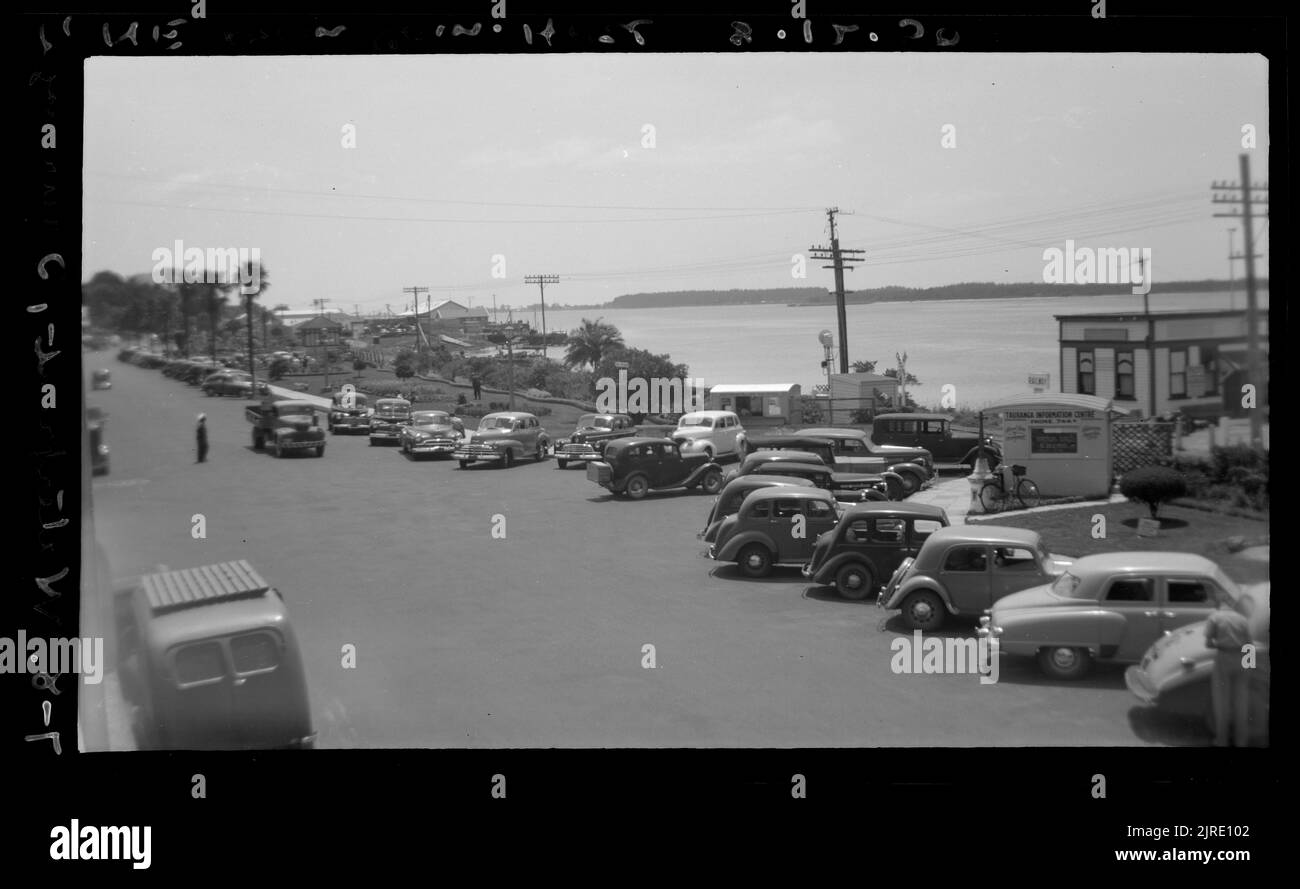 Front de mer, Tauranga au nord-est de commercial Hotel, 08 décembre 1950, par Leslie Adkin. Banque D'Images