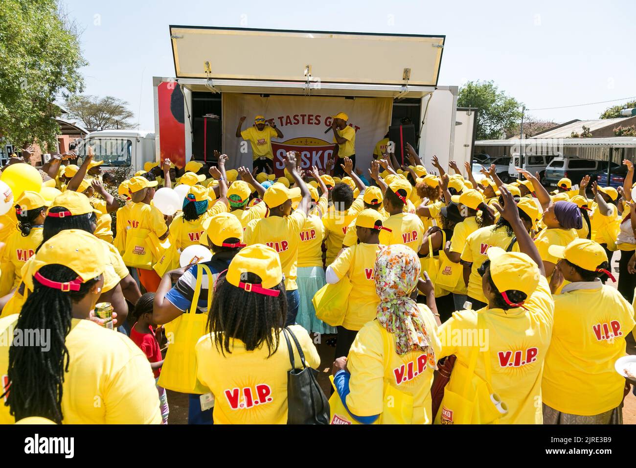 Johannesburg, Afrique du Sud - 17 septembre 2015 : membres de la communauté africaine en dehors de la réunion de la mairie Banque D'Images