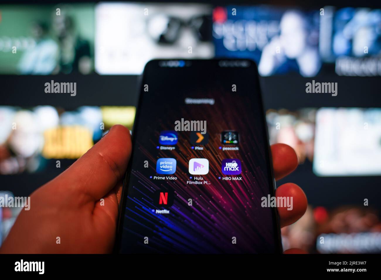 Les applications de streaming sont visibles sur un téléphone mobile dans cette illustration photo à Varsovie, en Pologne, le 24 août 2022. Banque D'Images