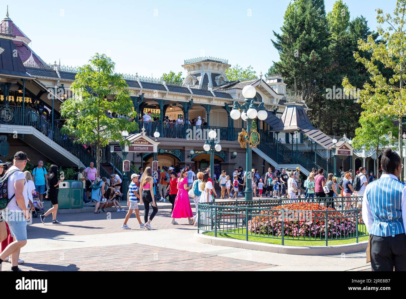 La gare principale de Disneyland Paris et les gens Banque D'Images