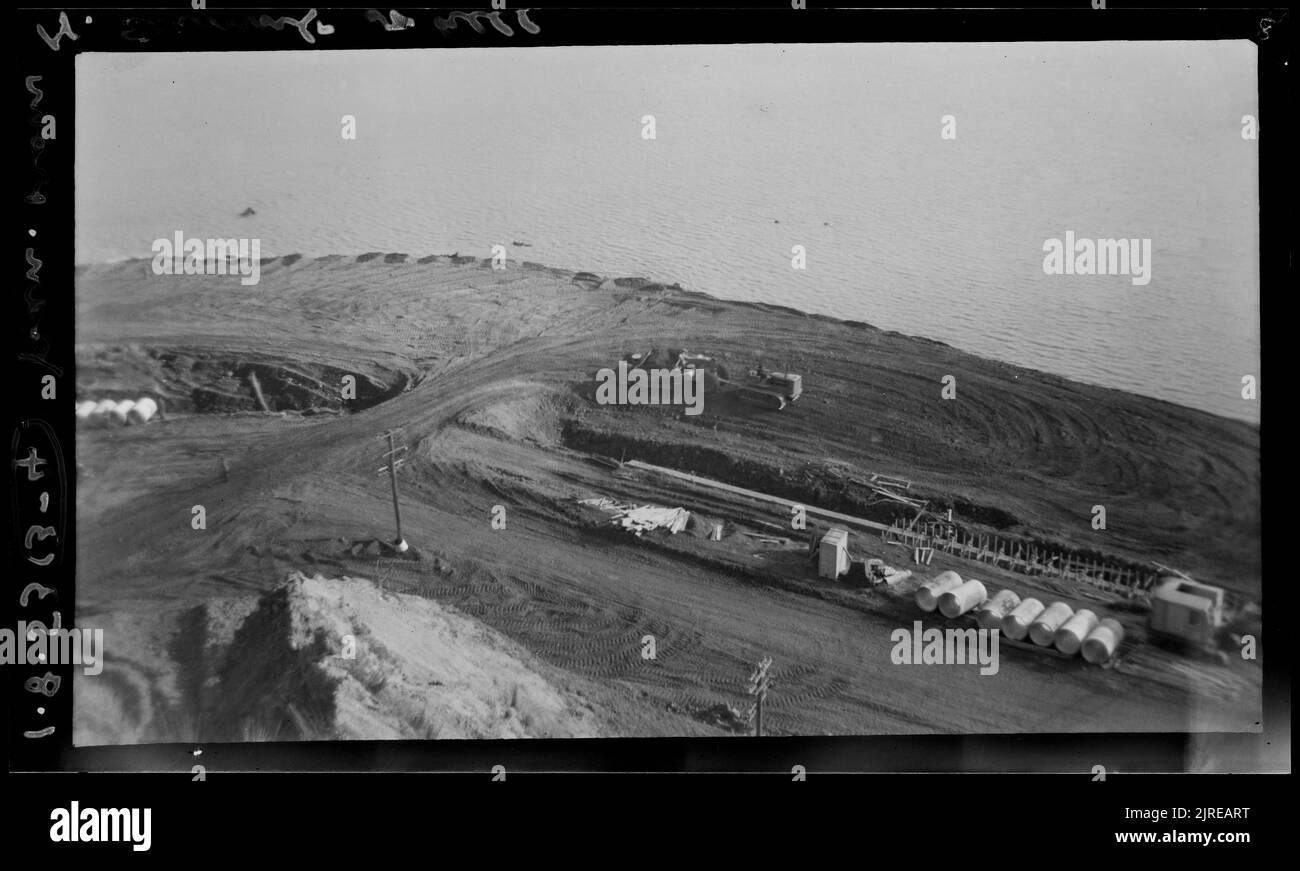 Aérodrome de Rongotai, Lyall Bay Reclaimation..., 01 août 1953, par Leslie Adkin. Banque D'Images