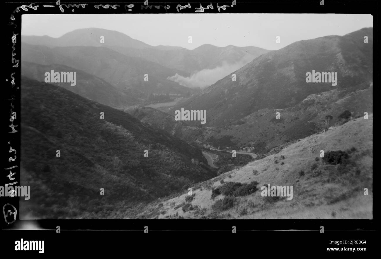Tunnel de Rimutaka et fosse d'argile de Kaitoke, 09 avril 1952, par Leslie Adkin. Banque D'Images