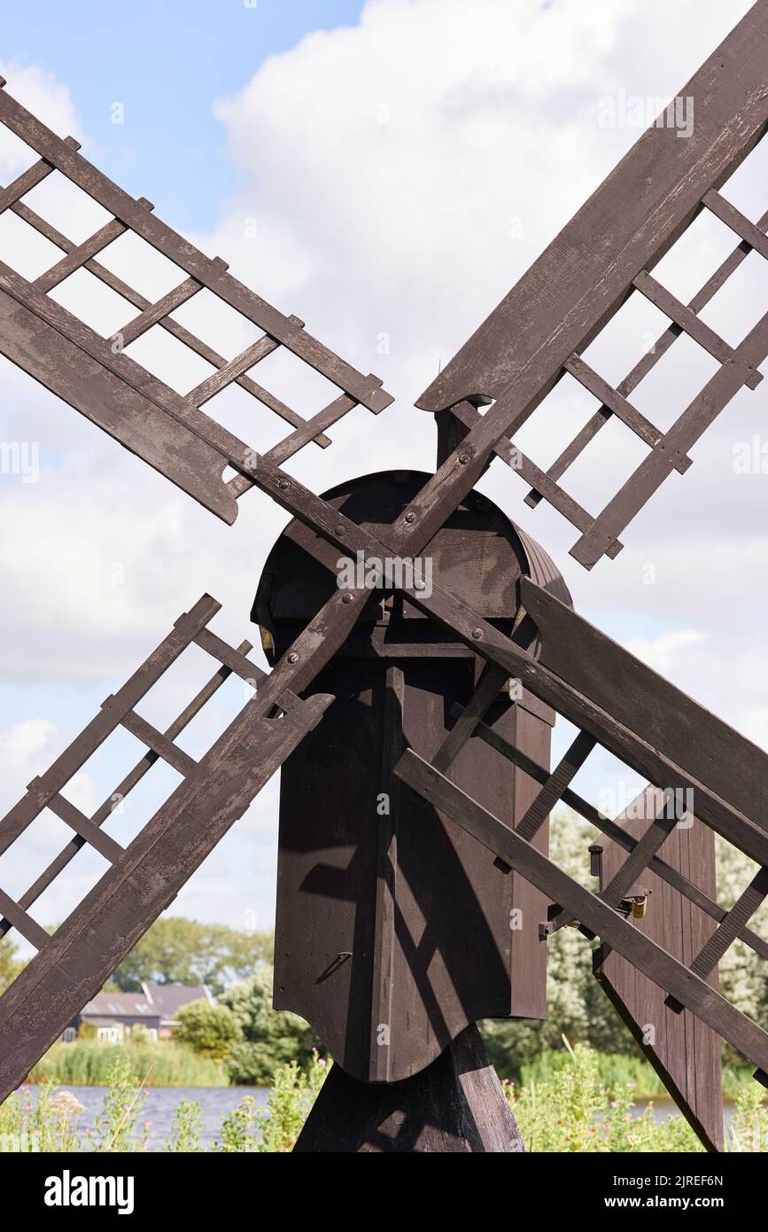 Un gros plan d'un ancien moulin à vent métallique Banque D'Images