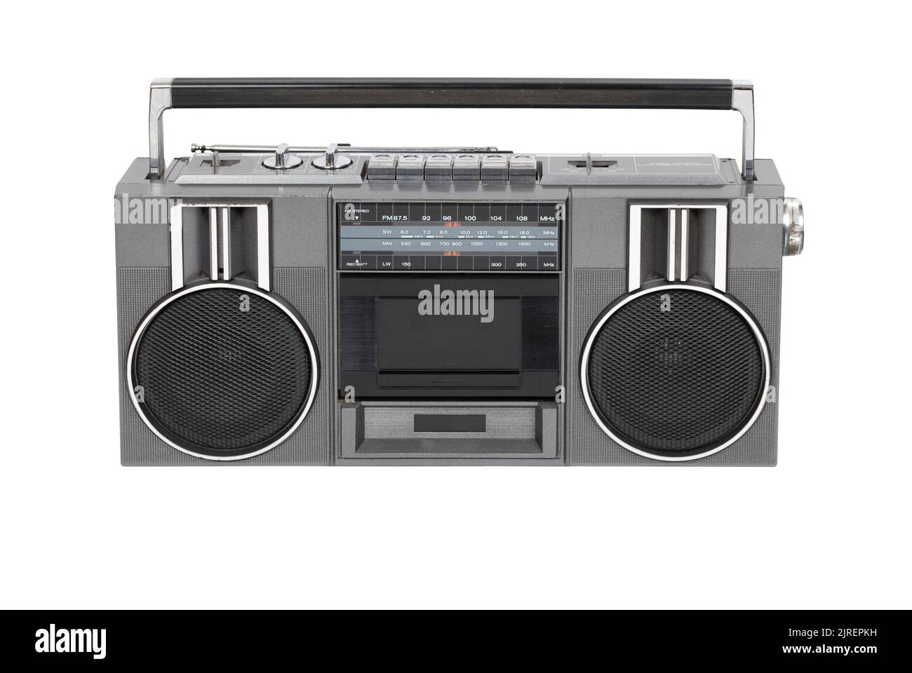 Un vieux magnétoscope rétro lecteur de cassette radio, isolé sur blanc avec chemin découpé Banque D'Images