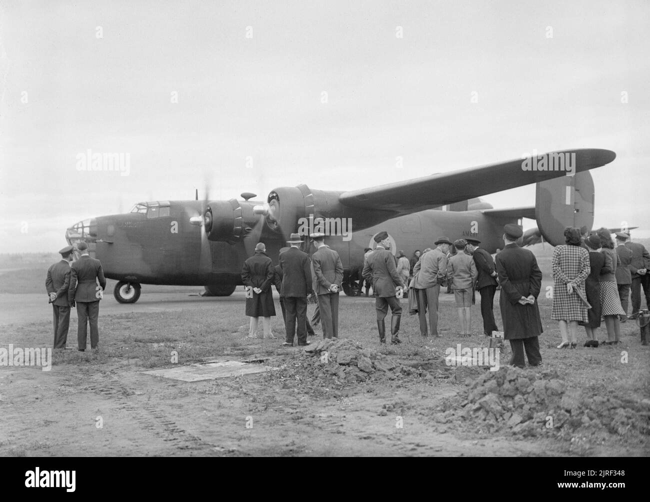 Ferry Command de la Royal Air Force, 1941-1943. Consolidated Liberator Mark I, AM261, du Ferry Command, prépare le taxi à Prestwick, en Ecosse, avec le duc de Kent à bord, à destination du Canada. C'était la première fois qu'un membre de la famille royale ont traversé l'Atlantique par avion. Banque D'Images