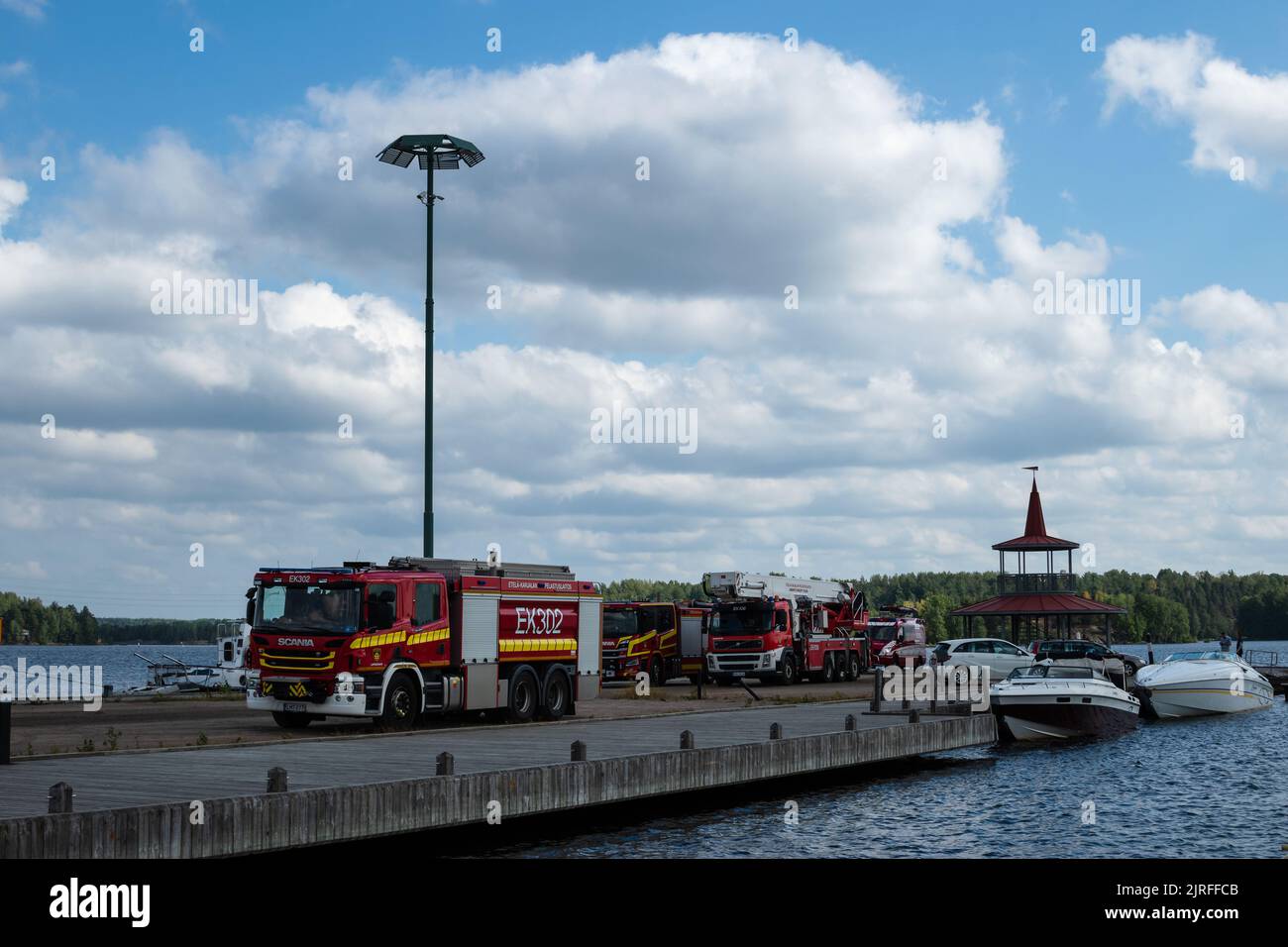 Lappeenranta, Finlande. 21 août 2022. Des moteurs d'incendie sur la jetée du port de Lappeenranta en été Banque D'Images