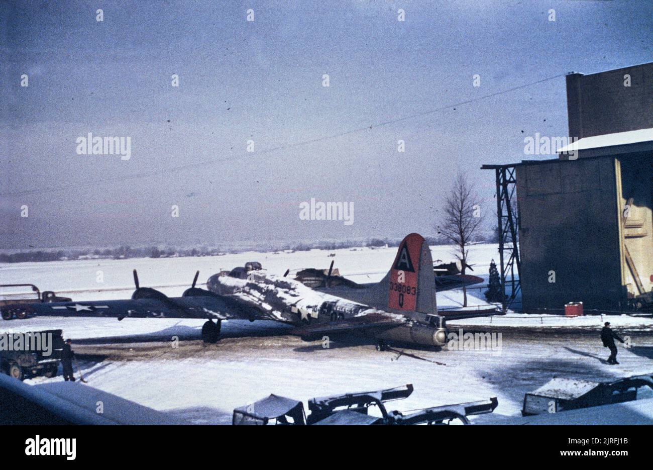 Un B-17 Flying Fortress (ou-Q, le numéro de série 43-38083) du 91e Groupe de bombardement à Bassingbourn Janvier 1945. Banque D'Images