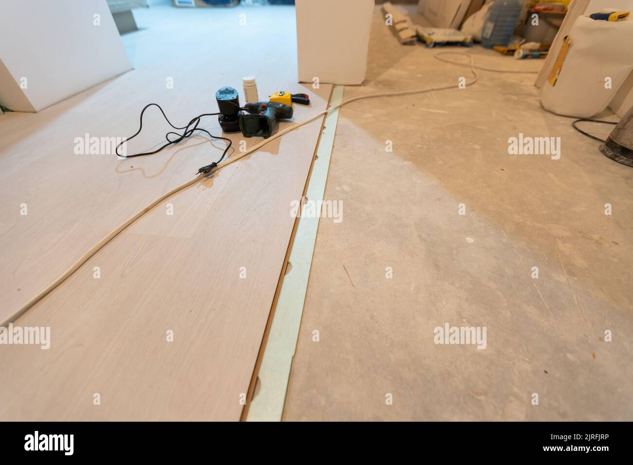 les murs de l'appartement sont en construction, remodelage, rénovation, extension, restauration et reconstruction. Banque D'Images