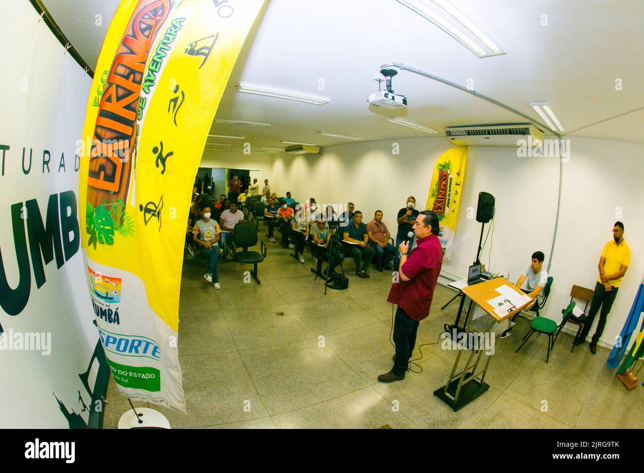 CORUMBÁ, MS - 24.08.2022: LES ÉTUDIANTS PARTICIPENT À L'ACTIVITÉ PHYSIQUE - l'Extreme Pantanal Eco 2022 ? Les Jeux d'aventure auront lieu de 11 novembre à 13 à Corumbá. Avec des disputes de tir pratiques, le marathon aquatique, le VTT, le canoë-kayak, la course à pied et le stand Up Paddle, l'attente est de la participation de 1 400 athlètes. L'inscription commencera en octobre. Le lancement du concours a eu lieu le matin de ce mercredi 24 août, lors d'une cérémonie dans l'auditorium de la municipalité de Paço. Dans la photo Maire Marcelo Iunes (photo: Clóvis Neto/Fotoarena) Banque D'Images