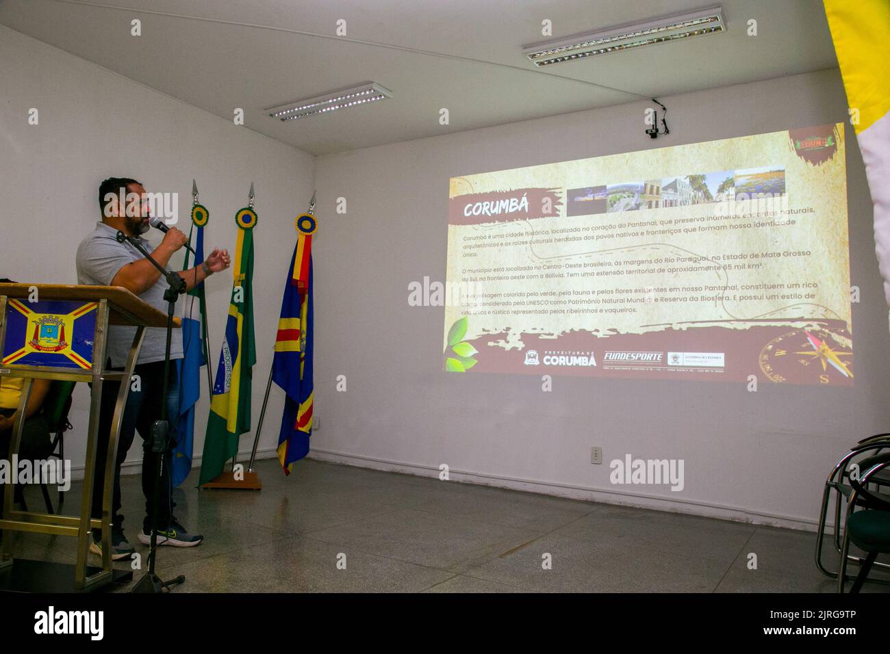 CORUMBÁ, MS - 24.08.2022: LES ÉTUDIANTS PARTICIPENT À L'ACTIVITÉ PHYSIQUE - l'Extreme Pantanal Eco 2022 ? Les Jeux d'aventure auront lieu de 11 novembre à 13 à Corumbá. Avec des disputes de tir pratiques, le marathon aquatique, le VTT, le canoë-kayak, la course à pied et le stand Up Paddle, l'attente est de la participation de 1 400 athlètes. L'inscription commencera en octobre. Le lancement du concours a eu lieu le matin de ce mercredi 24 août, lors d'une cérémonie dans l'auditorium de la municipalité de Paço. (Photo: Clóvis Neto/Fotoarena) Banque D'Images