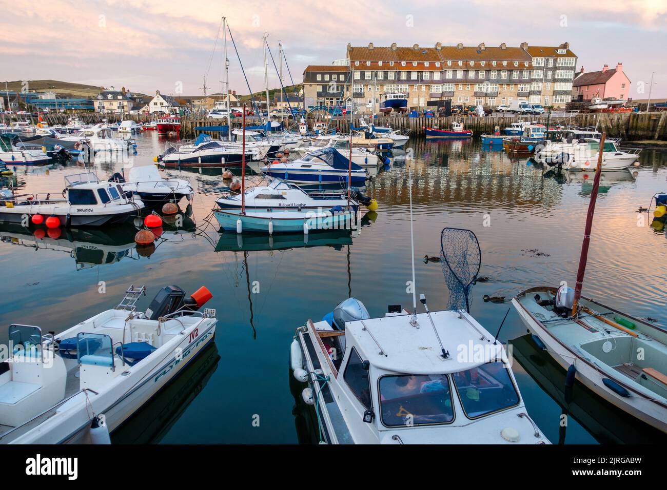 Bateaux sur le port de Bridport, West Bay, Dorset, Angleterre, Royaume-Uni Banque D'Images