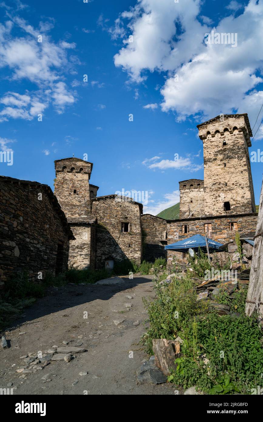 Village de Chazhashi dans la communauté d'Ushguli, Haut-Svaneti, Géorgie. Patrimoine mondial de l'UNESCO. Banque D'Images