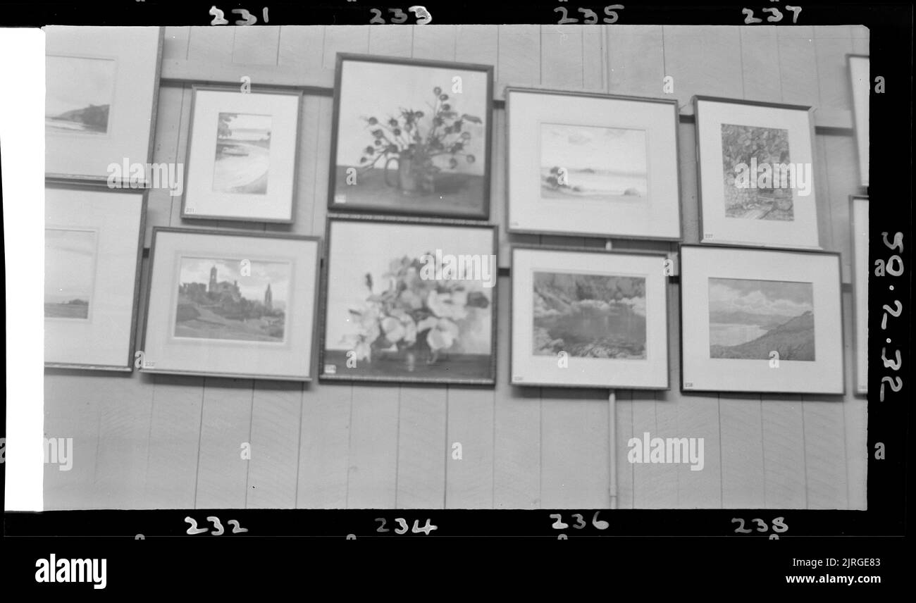 Tableaux à l'Académie des beaux-arts de NZ, 20 mai 1935, Wellington, par Leslie Adkin. Banque D'Images