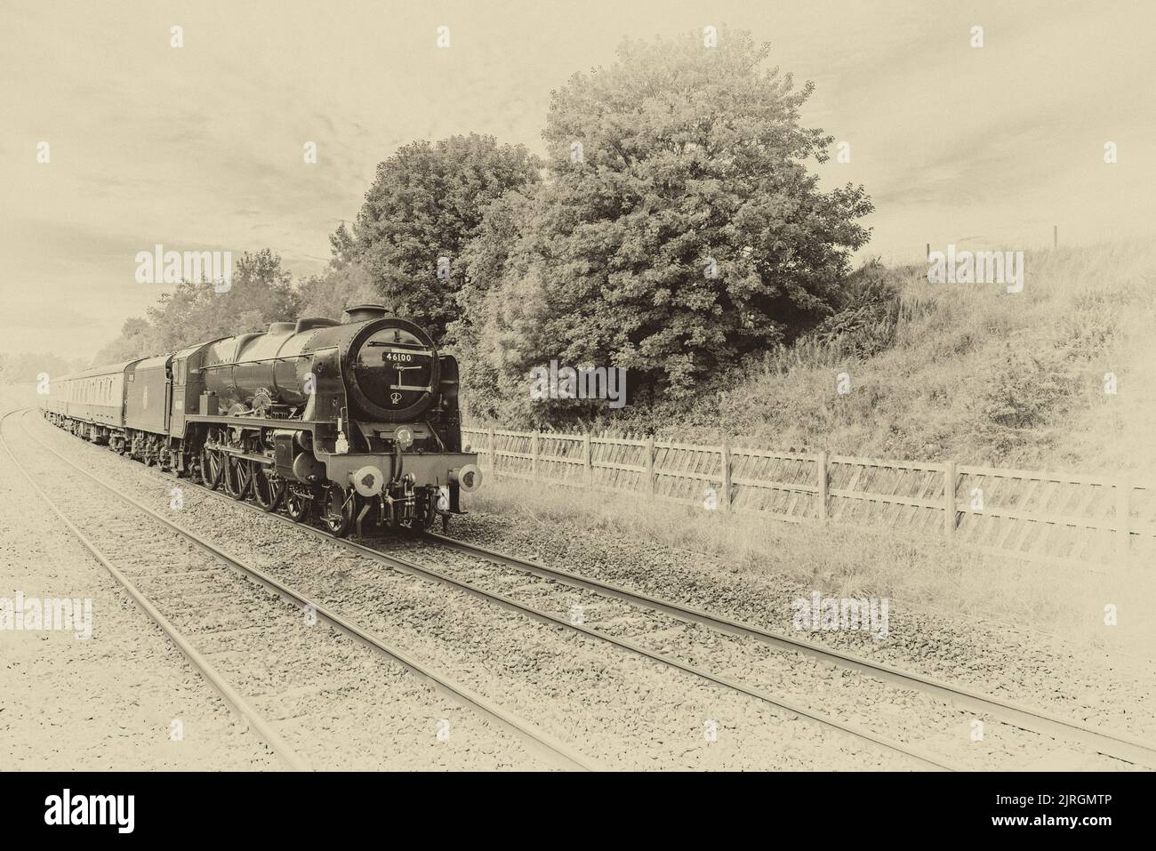 London Midland and Scottish Railway (LMS) Royal Scot Class 6100 (numéro 46100 des chemins de fer britanniques) (anciennement 6152 King's Dragoon Guardsman Steam loco, Banque D'Images