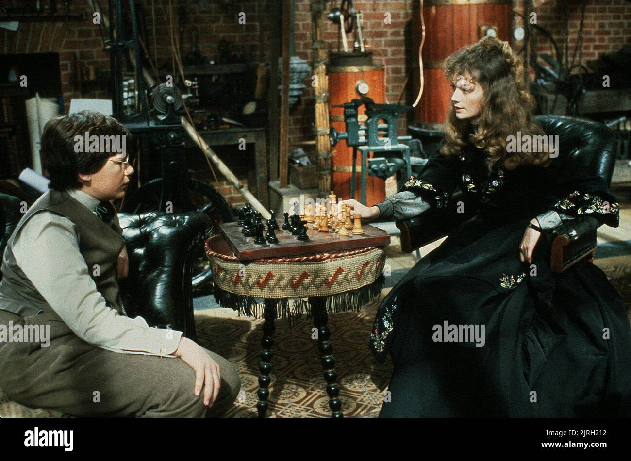 ALAN COX, SOPHIE WARD, YOUNG SHERLOCK HOLMES, 1985 Banque D'Images