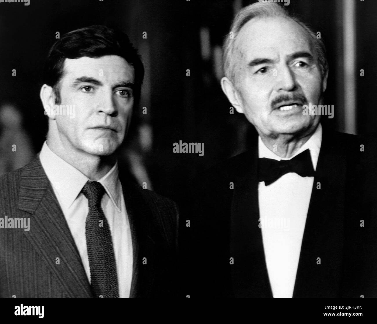 ALAN BATES, James Mason, DR. FISCHER DE GENÈVE, 1985 Banque D'Images