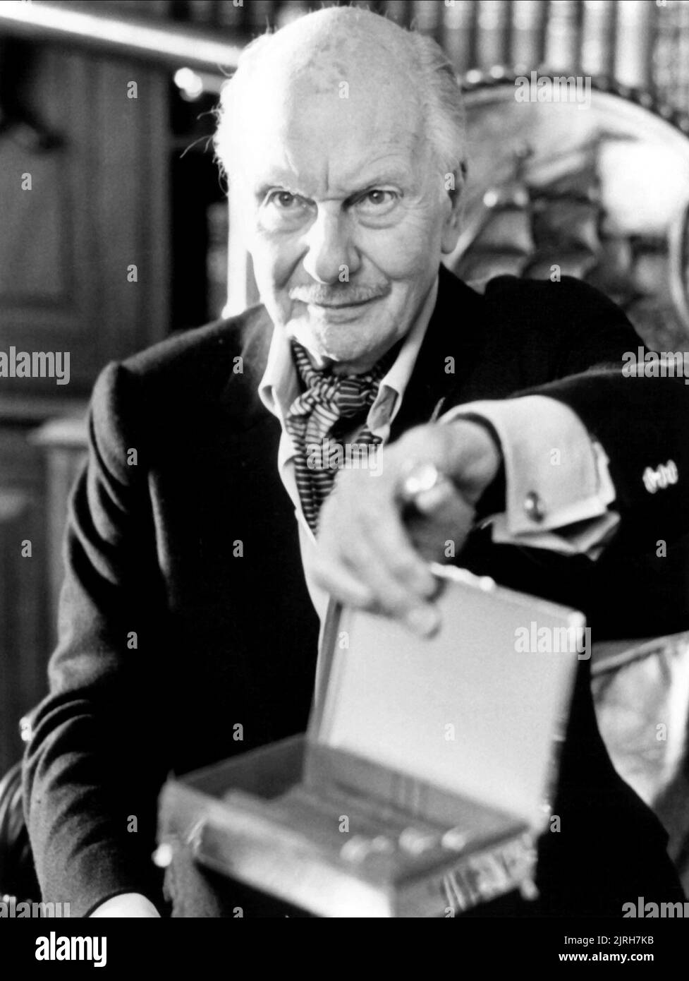 JOHN GIELGUD, BONNE MISE, 1989 Banque D'Images