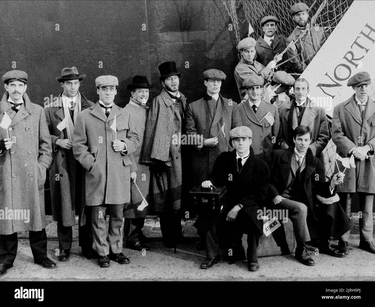 WILEY,BLOCK,MORTON,GILLIAM,STIERS,FREWER,EDWARDS,ARMSTRONG,CARUSO,CONNERY,HYDE-WHITE,COBB,CONDER,MERRILL, LES PREMIERS JEUX OLYMPIQUES: ATHÈNES 1896, 1984 Banque D'Images