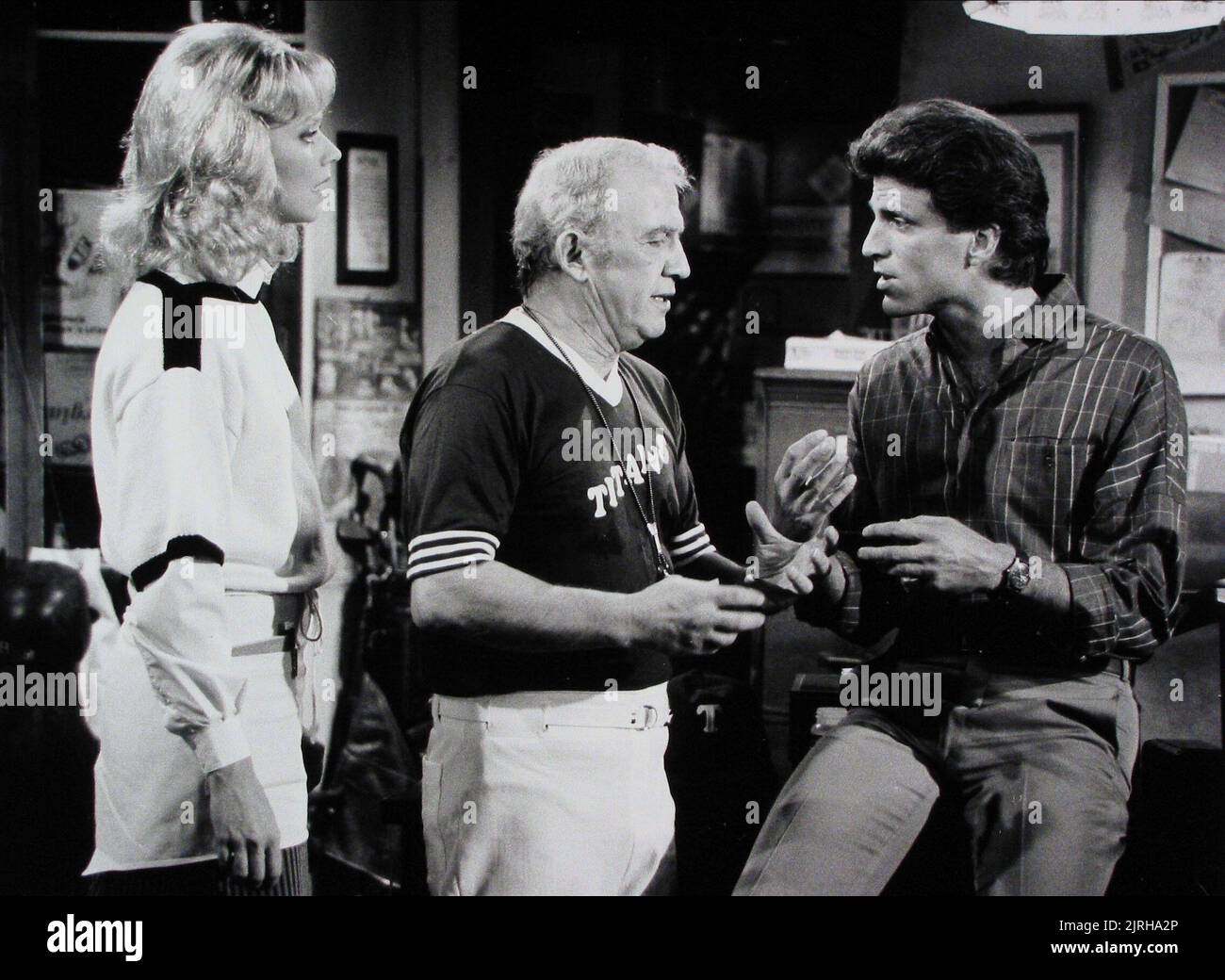 SHELLEY LONG, NICHOLAS COLASANTO, Ted Danson, Cheers, 1983 Banque D'Images