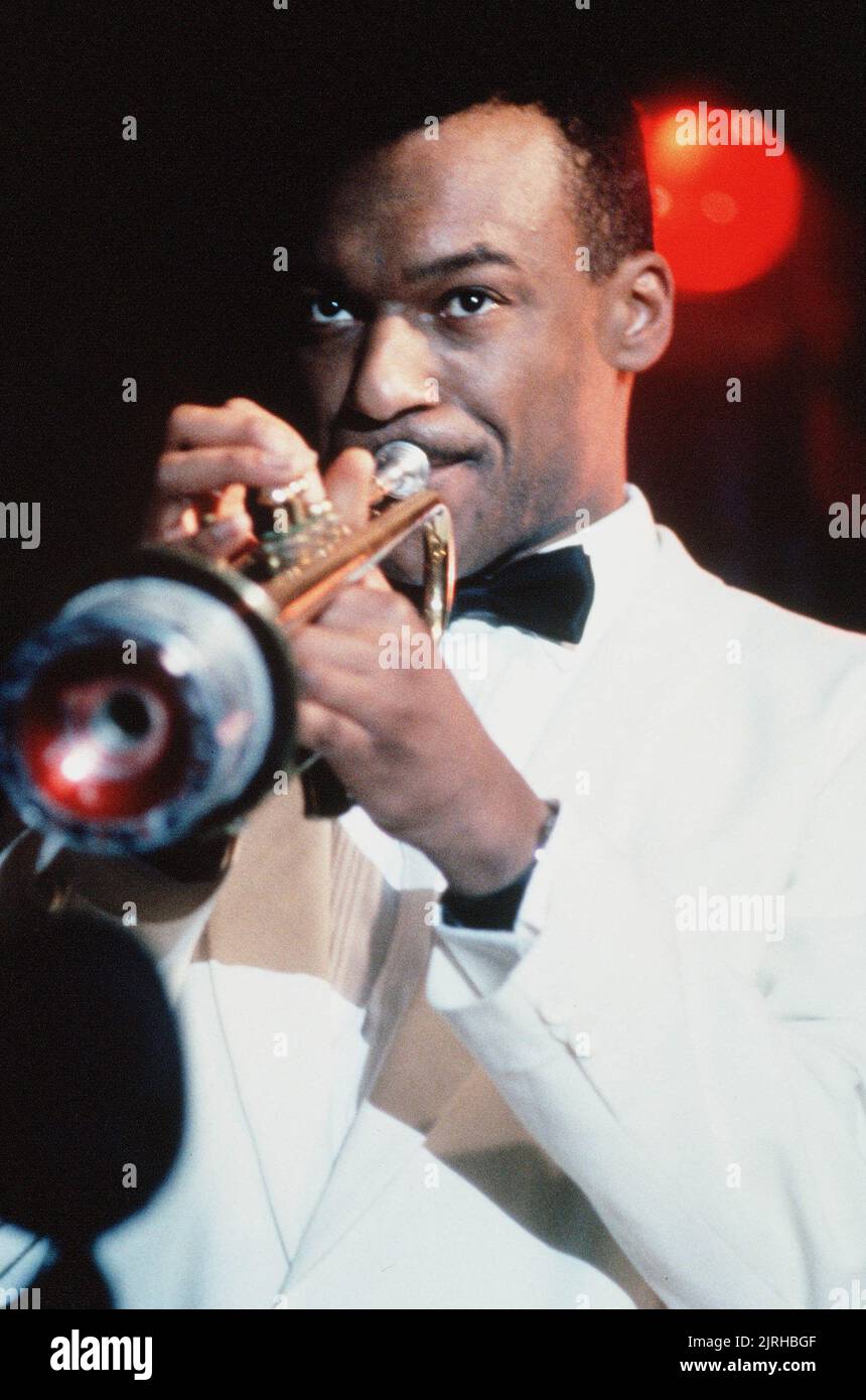 COLIN SALMON, SHINE ON HARVEY MOON, 1982 Banque D'Images