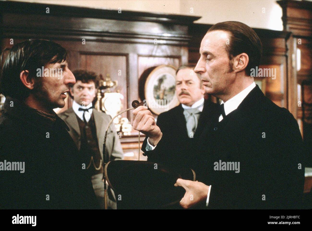 ERIC RICHARD, MARTIN SHAW, DONALD CHURCHILL, IAN RICHARDSON, THE HOUND OF THE BASKERVILLES, 1983 Banque D'Images