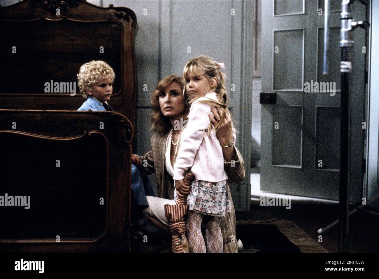 BEN RYAN GANGER, VICTORIA TENNANT, LINDSAY PARKER, FLEURS DANS LE GRENIER, 1987 Banque D'Images