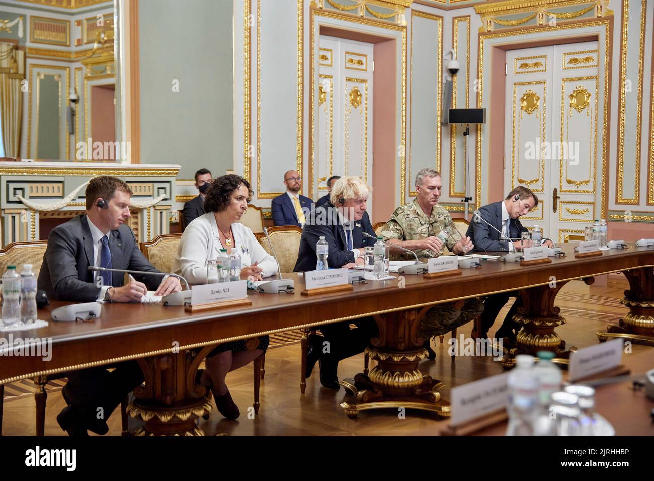 Kiev, Ukraine. 24th août 2022. Le Premier ministre britannique Boris Johnson, au centre, et sa délégation lors de discussions bilatérales avec le président ukrainien Volodymyr Zelenskyy, au Palais Mariinsky, à 24 août 2022, à Kiev, en Ukraine. Credit: Sarsenov Daniiar/Présidence ukrainienne/Alamy Live News Banque D'Images