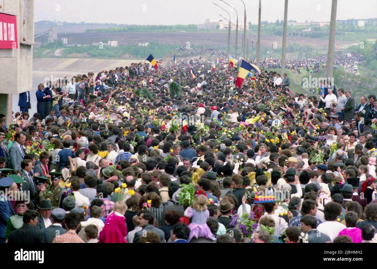 6 Mai 1990 Comt De Botosani Roumanie Le Pont Des Fleurs Podul De 6-mai-1990-comt-de-botosani-roumanie-le-pont-des-fleurs-podul-de