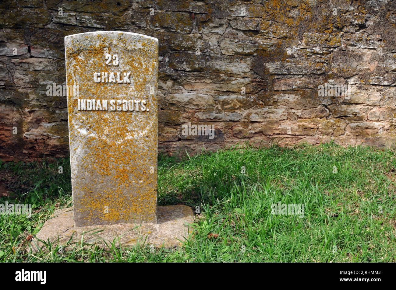 La tombe d'un scout indien dans le cimetière de fort Reno, un ancien poste de cavalerie de l'armée américaine à l'ouest d'El Reno, Oklahoma. Banque D'Images