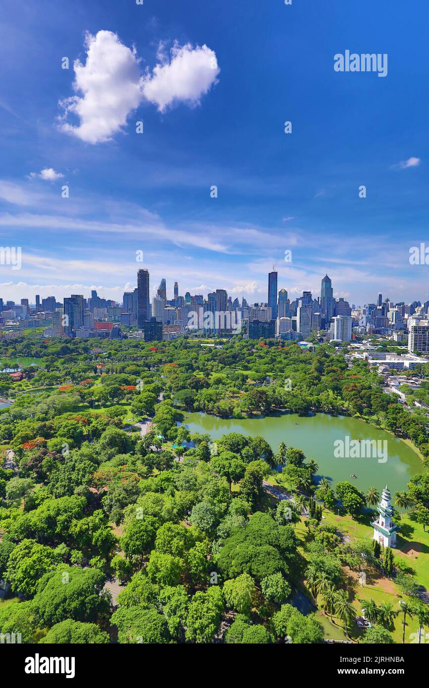 Vue sur la ville de Bangkok et parc Lumphini, Bangkok, Thaïlande Banque D'Images