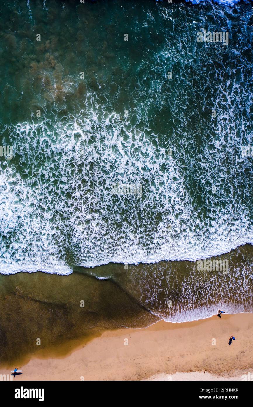 Vue aérienne de la plage et de Surfers à Guanacaste, Costa Rica Banque D'Images