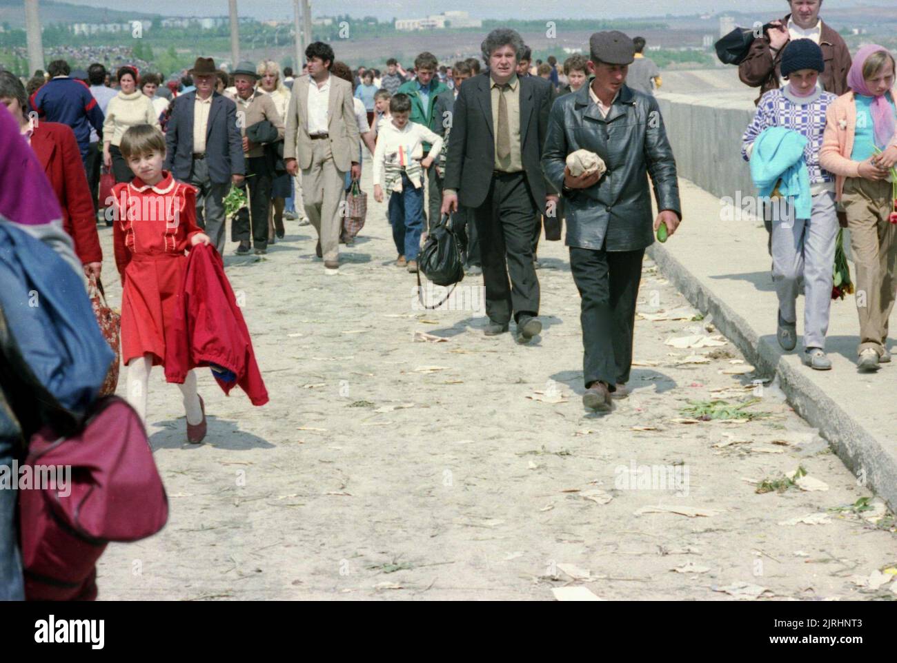 6 Mai 1990 Comt De Botosani Roumanie Le Pont Des Fleurs Podul De 6-mai-1990-comt-de-botosani-roumanie-le-pont-des-fleurs-podul-de