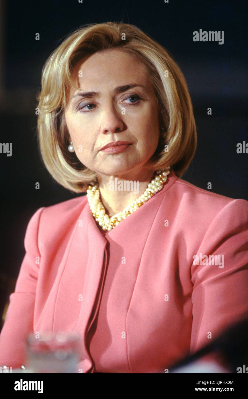 La première dame des États-Unis Hillary Clinton, lors d'une conférence d'une journée sur la garde d'enfants dans la salle est de la Maison Blanche, à 23 octobre 1997, à Washington, D.C. Banque D'Images
