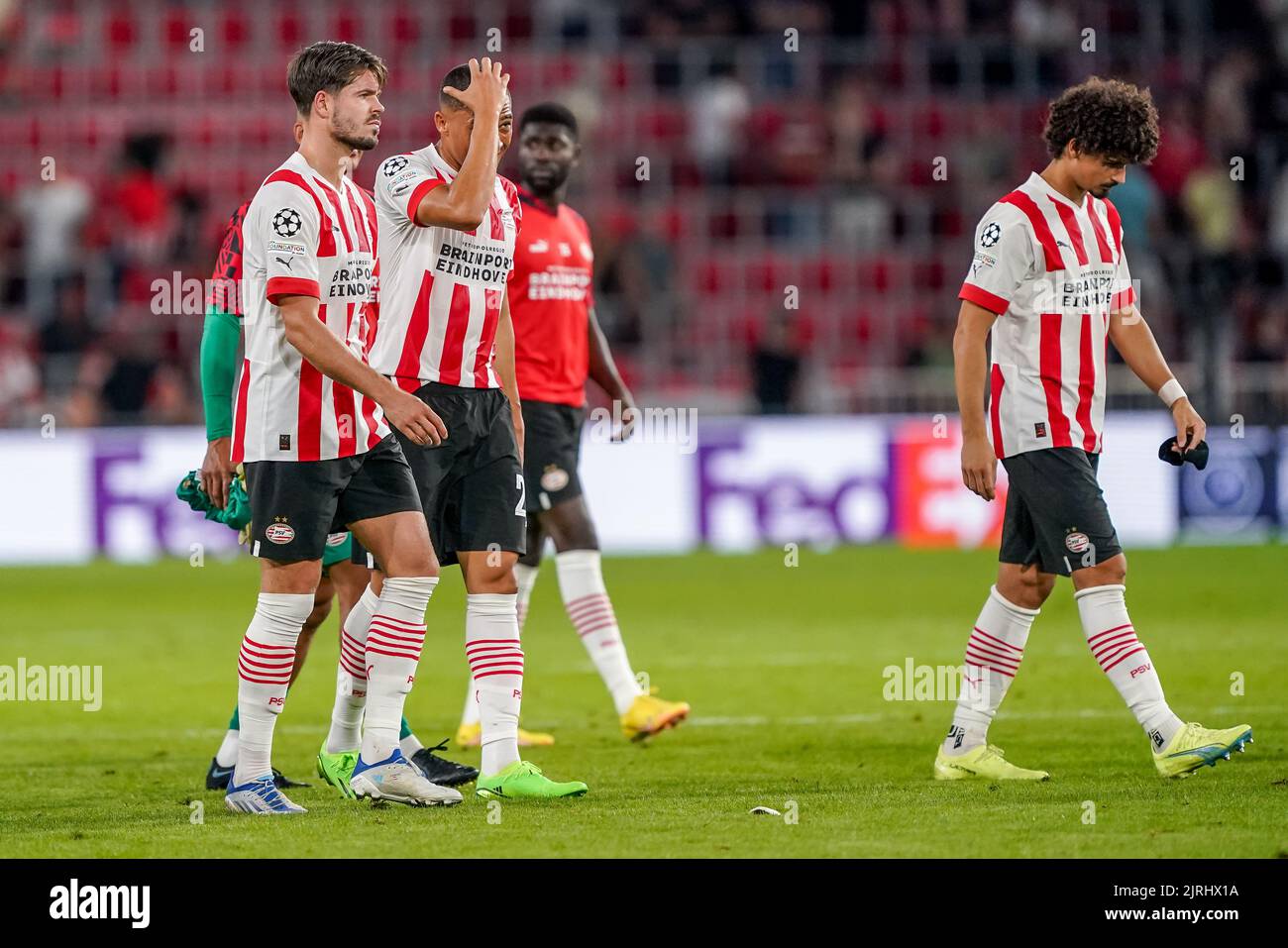 EINDHOVEN, PAYS-BAS - AOÛT 24 : Marco van Ginkel du PSV, Phillipp Mwene du PSV, Andre Ramalho du PSV sont déçus de la défaite lors du match de deuxième jambe de la Ligue des champions de l'UEFA entre le PSV et les Rangers au stade Philips sur 24 août 2022 à Eindhoven, pays-Bas (photo d'Andre Weening/Orange Pictures) Banque D'Images