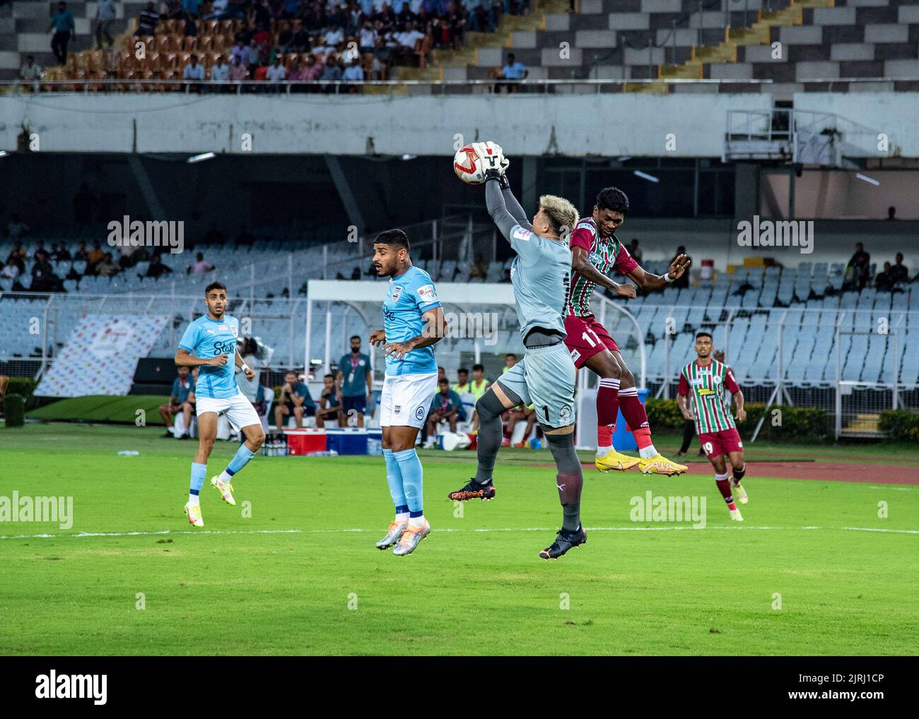 Kolkata, Inde. 24th août 2022. ATK Mohun Bagan (ATKMB) et Mumbai City FC (MCFC) ont joué 1-1 match nul dans le groupe B rencontre sur le tournoi de football de la coupe Durand 131st au SALT LAKE STADIUM (VYBK), Kolkata, 24th août, 2022.Liston Colaco a marqué pour Mohun Bagan sur 1st moitié tandis que Jorge Pereyra Diaz a égalé sur 2nd moitié pour Mumbai City FC. (Photo par Amlan Biswas/Pacific Press) crédit: Pacific Press Media production Corp./Alay Live News Banque D'Images