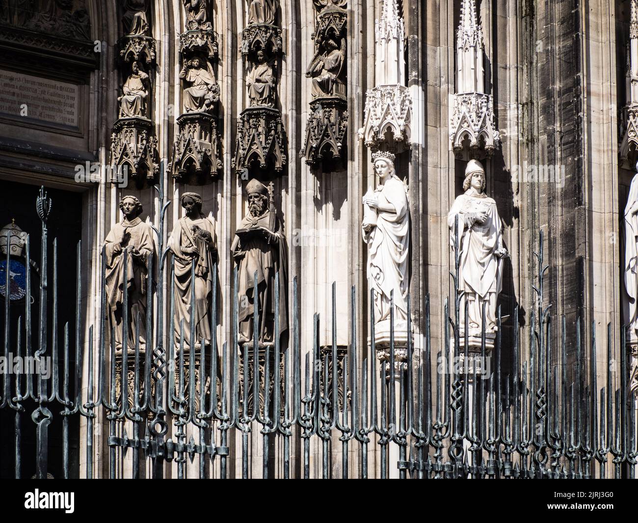 Statues à la grande cathédrale de Cologne, Kolner Dom Banque D'Images