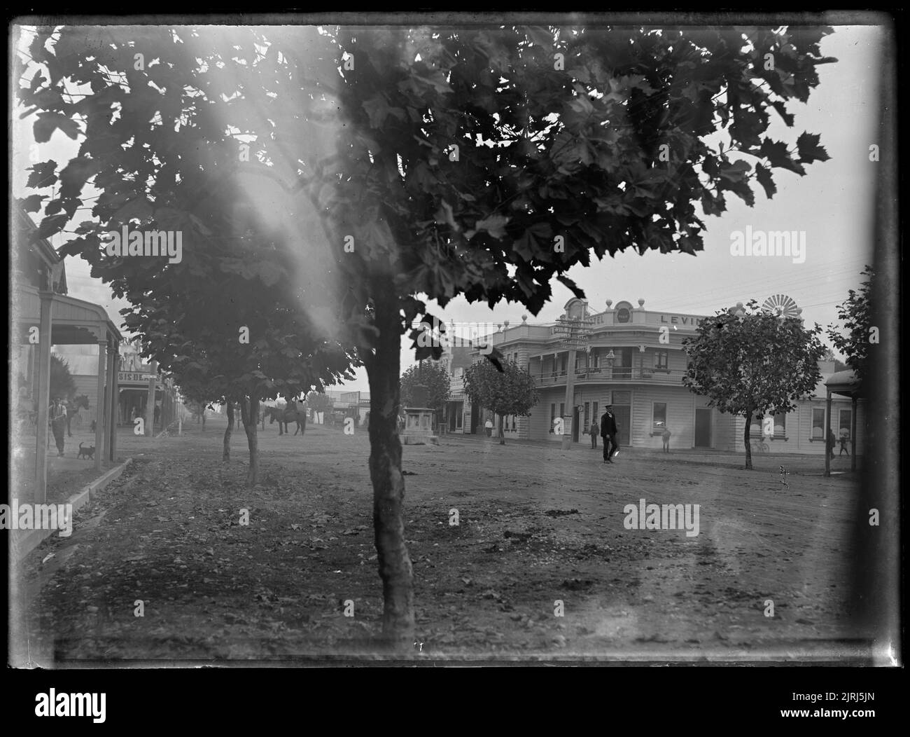 Main Street, Levin, 1909, par Fred Brockett. Banque D'Images