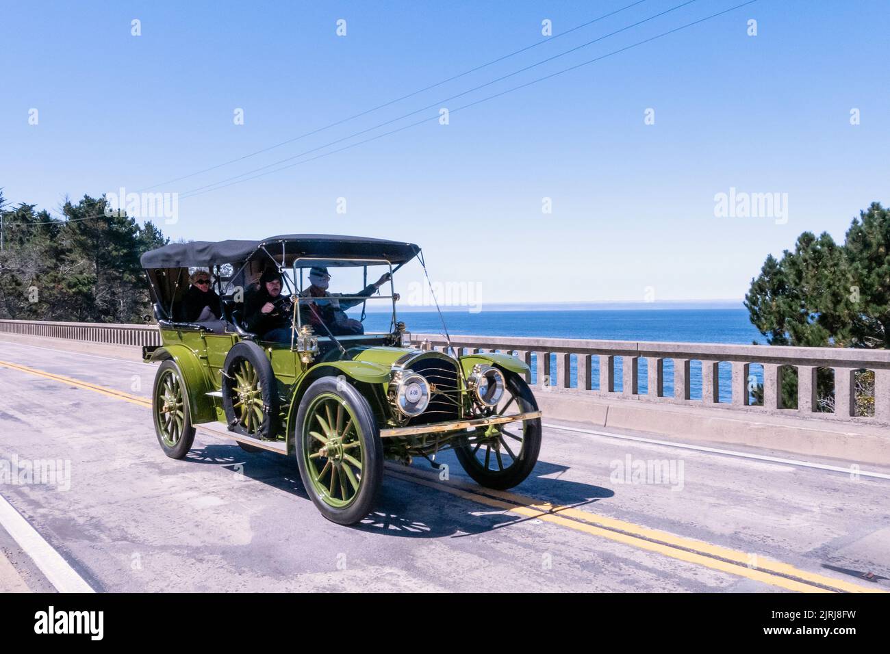 1911 Rambler modèle 65 tourer sept passagers sur la Pebble Beach Concours Tour sur la HWY 1 près de Carmel California USA Banque D'Images