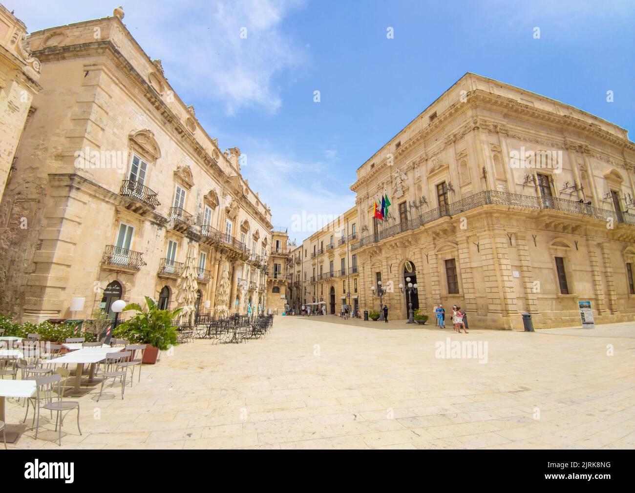 Île d'Ortigia de Syracuse (Sicile, Italie) - Une vue du centre historique de l'île baroque touristique dans la ville de Syracuse, Sicile, pendant l'été Banque D'Images