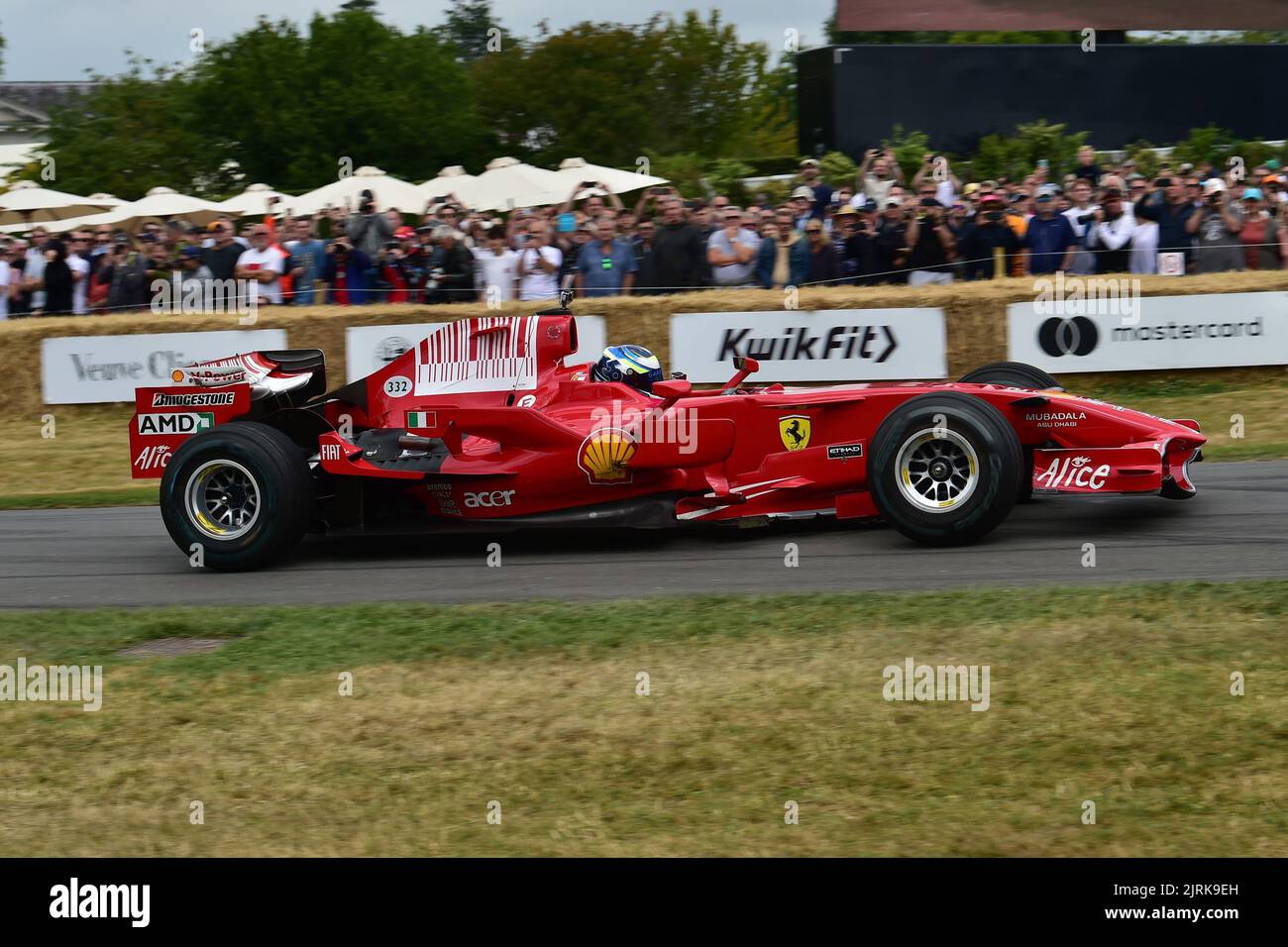 Alexander West, Ferrari F2008, Une sélection du passé illustre de Ferrari, un mélange de voitures de sport, GT Racers, et Formule 1, 75 ans de Ferrari, G Banque D'Images