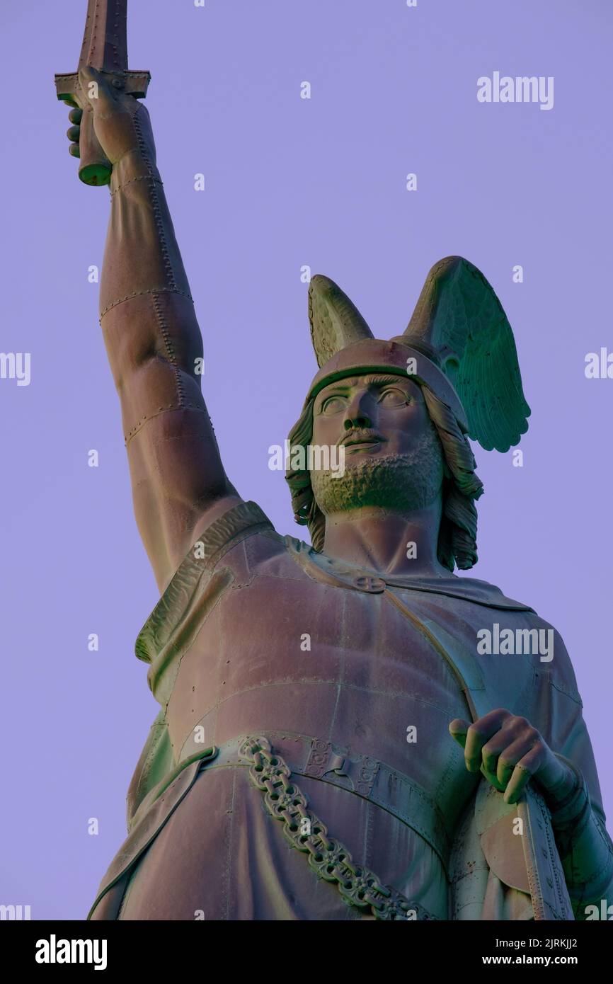 Monument Hermannsdenkmal au coucher du soleil, Detmold, Allemagne , Banque D'Images