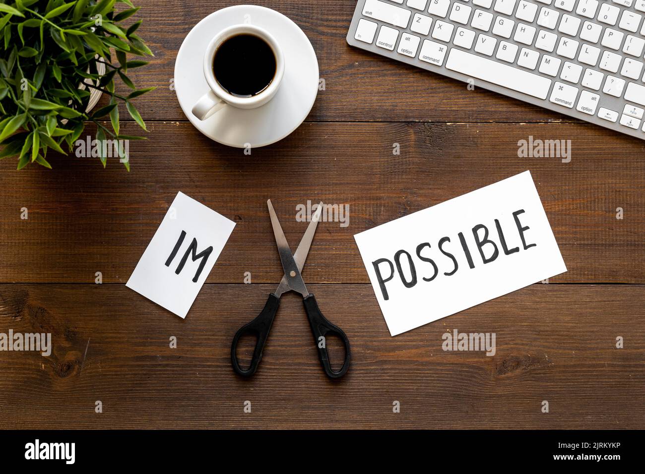 Recherche du concept de solution. Changement de mot impossible à possible avec des ciseaux Banque D'Images