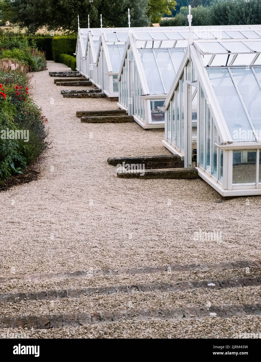 Les élégantes serres victoriennes d'Eythrope Gardens sur le domaine de Waddesdon Manor. Banque D'Images