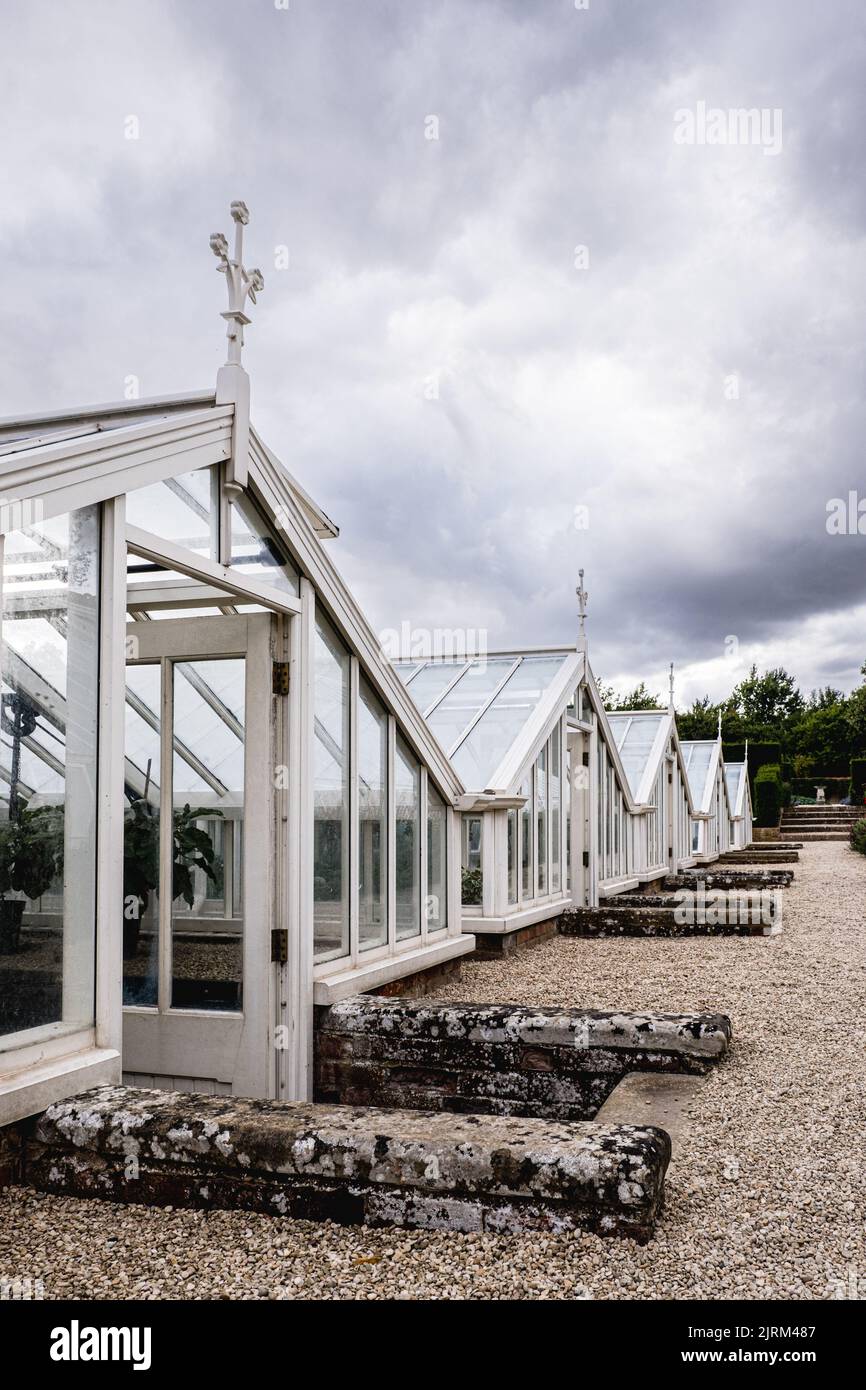 Les élégantes serres victoriennes d'Eythrope Gardens sur le domaine de Waddesdon Manor. Banque D'Images