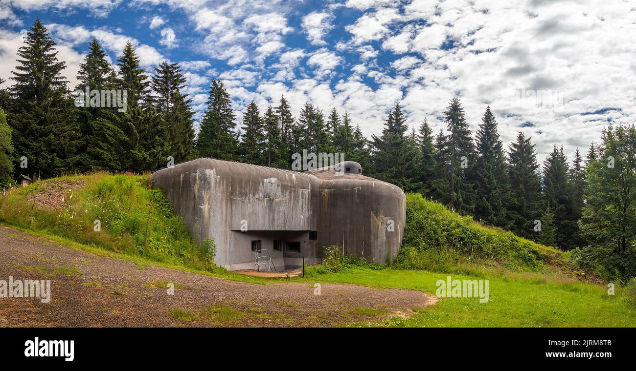 Soute militaire R-H-S 76 LOM à Orlicke hory, République tchèque, fortifications frontalières tchécoslovaques d'avant la deuxième Guerre mondiale Banque D'Images