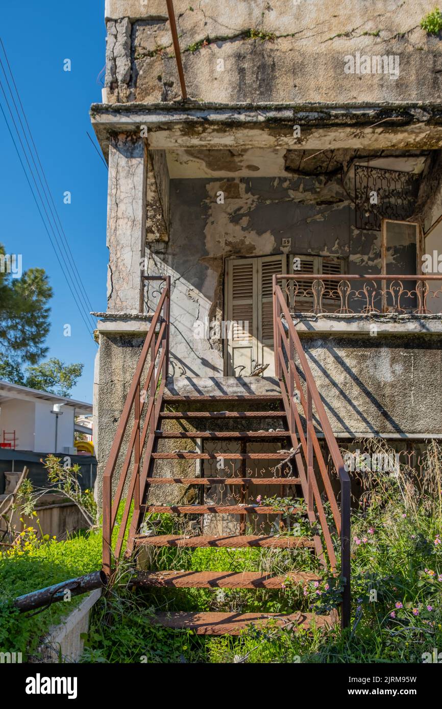 Varosha, Famagusta, Chypre - juin 2021 : ville abandonnée, ville fantôme, le nom local est 'Kapali Maras'. Banque D'Images