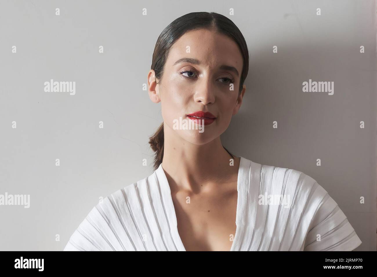 Madrid, Espagne. 25th août 2022. L'actrice Maria Pedraza pose dans une séance de portrait, à l'Academia del Cine, à Madrid. Pedraza est une actrice espagnole de cinéma et de télévision qui est devenue connue pour ses rôles dans des séries telles que 'la casa de Papel, 'Elite' ou 'Toy Boy'. Crédit : SOPA Images Limited/Alamy Live News Banque D'Images