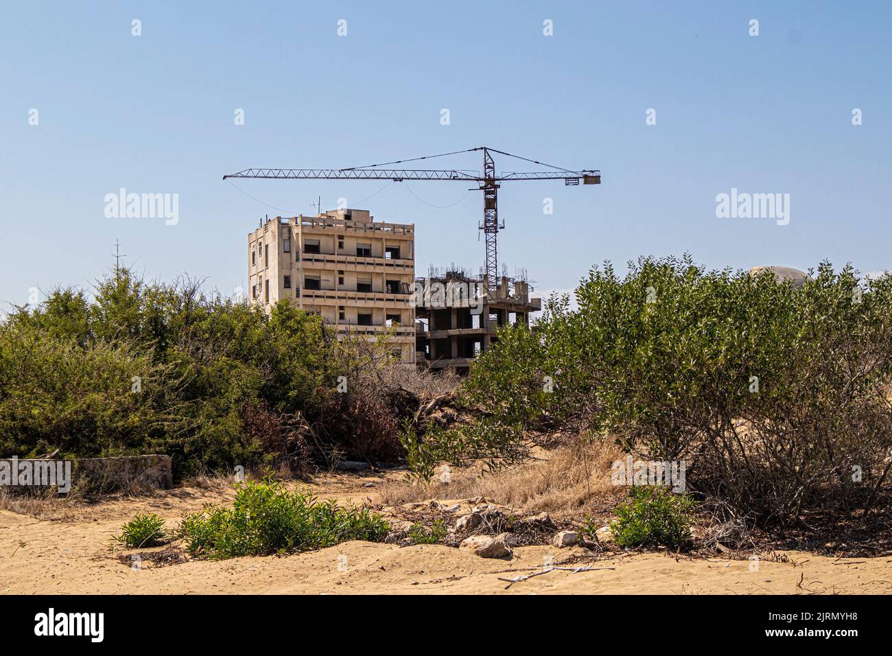 Varosha, Chypre - 23 août 2022 - Hôtels abandonnés et bâtiments sur la plage la ville fantôme de Varosha, Famagousta, Chypre Banque D'Images