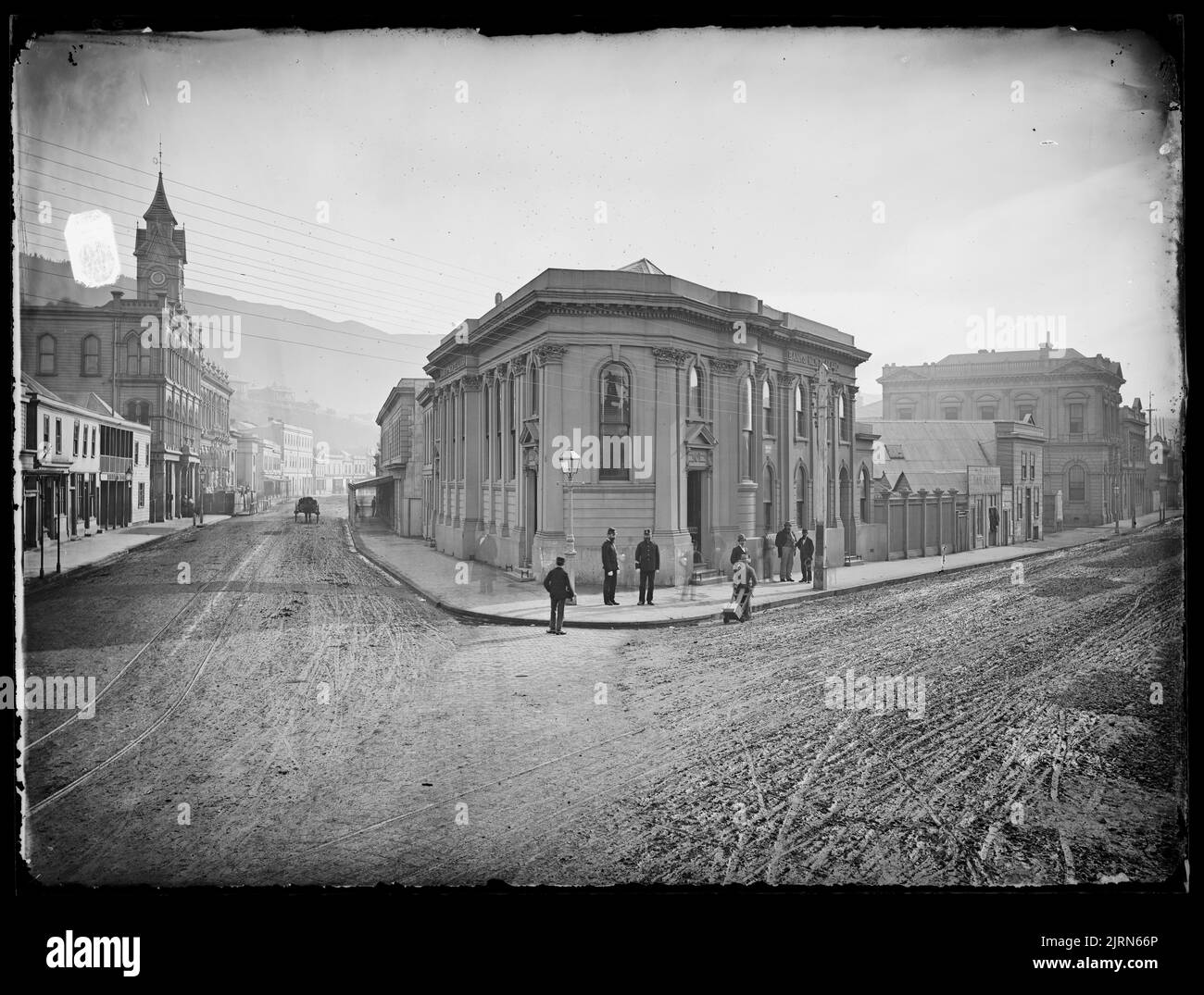 Bank of New Zealand, Lambton Quay et Customhouse Quay, Wellington, juillet 1879, Wellington, par James Bragge. Banque D'Images