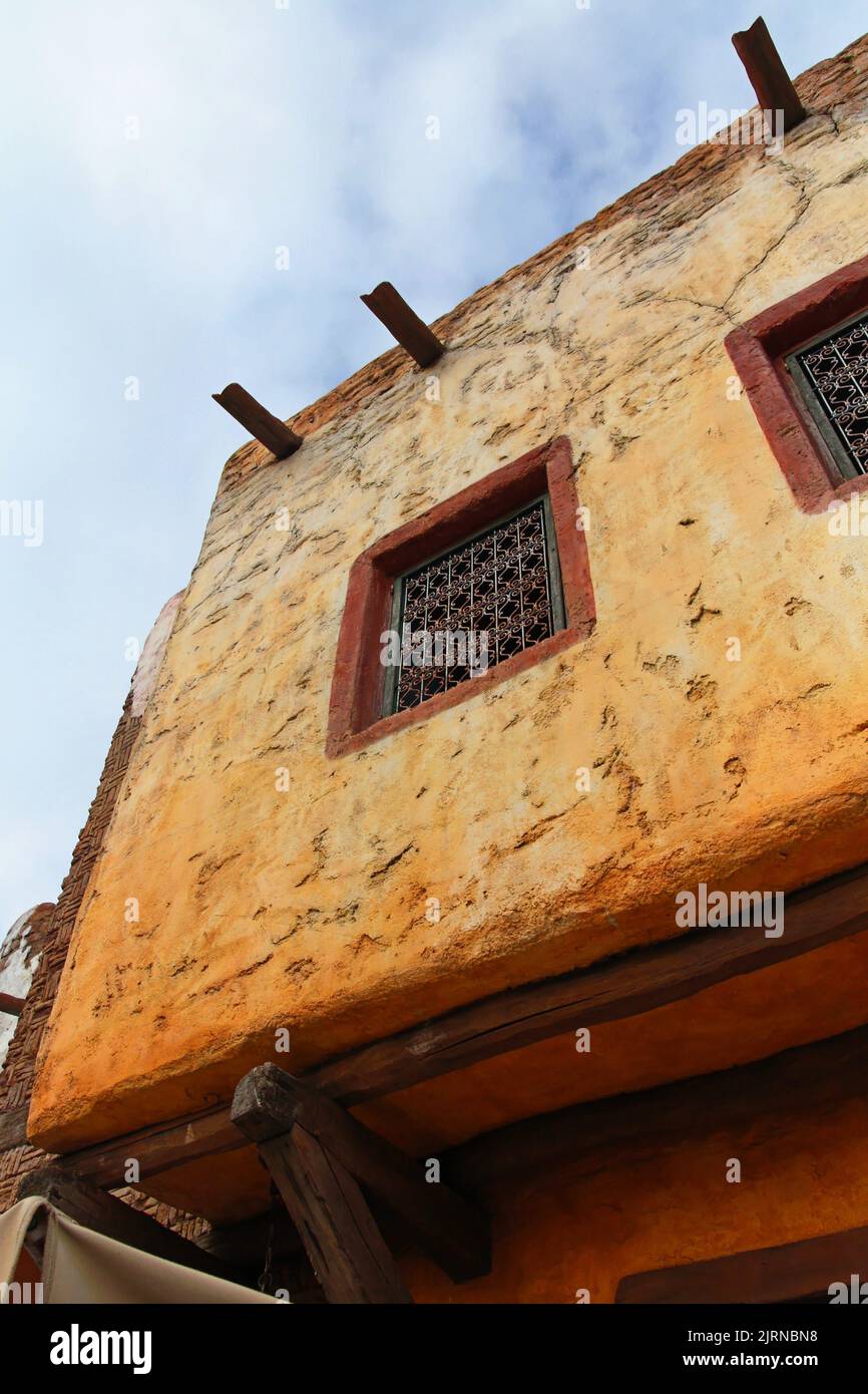 Une photo verticale d'un bâtiment à Disneyland à Paris Banque D'Images